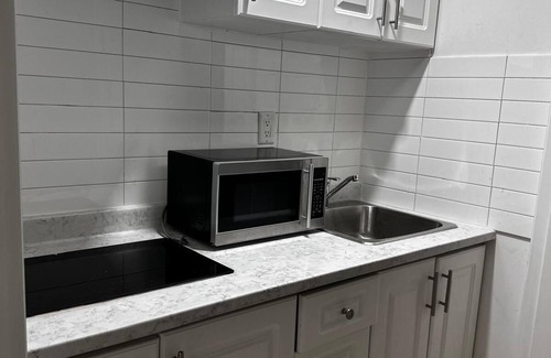Doon South Apartment | Cozy&Comfort Studio in the city of Kitchener- 6mins walk to Conestoga college
