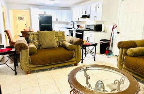 Port Arthur House | Cozy, Comfortable, and Convenient!
