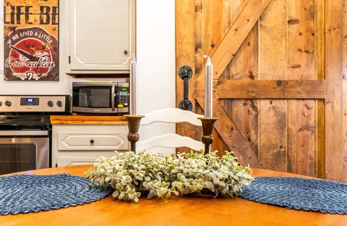 Concord Cottage | Cozy & Comfortable Carriage House