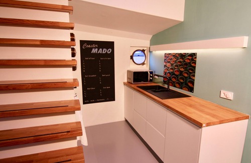 Eastern Docklands Boat Rental | Cozy & comfortable suite on houseboat close 2 historical center