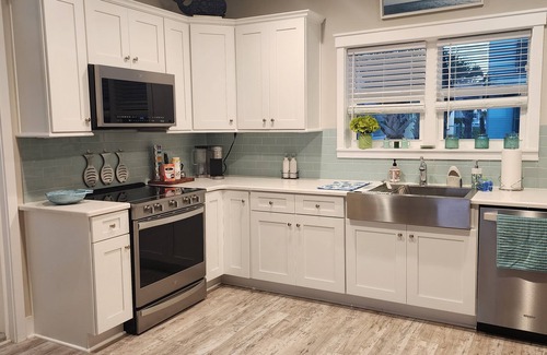 Marathon House | Cozy Conch - oceanside charmer 10 minutes from beaches