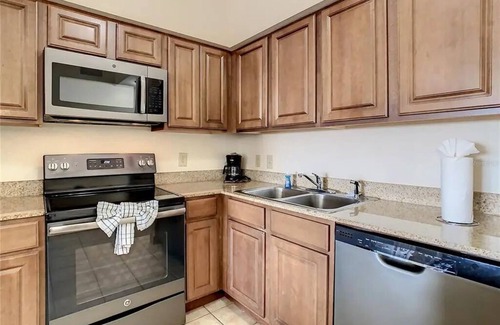 Florida Central Atlantic Coast Resort | Cozy Condo 4Mi from Disney with Resort Amenities