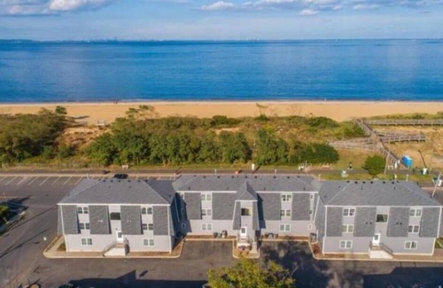 Keansburg Condo | Cozy condo at the Raritan Bay/Jersey Shore - Bus to NYC at corner