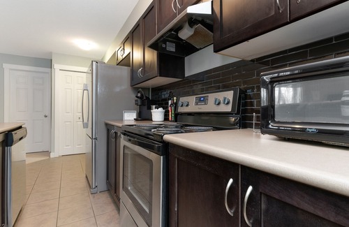 East Kootenay Condo | Cozy condo beside lake with mountain view/2bd 2bth + Den