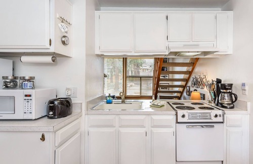 Mammoth Lakes Condo | Cozy Condo: Close To Canyon Lodge