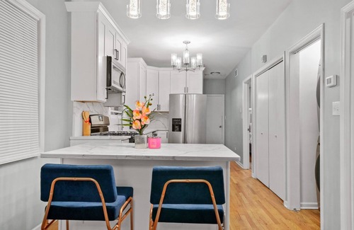 Noble Square Condo | Cozy Condo/Free Parking/near downtown