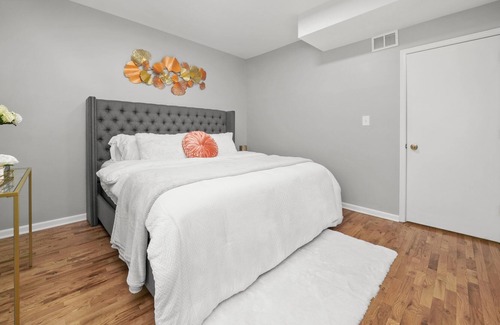 Noble Square Condo | Cozy Condo/Free Parking/near downtown