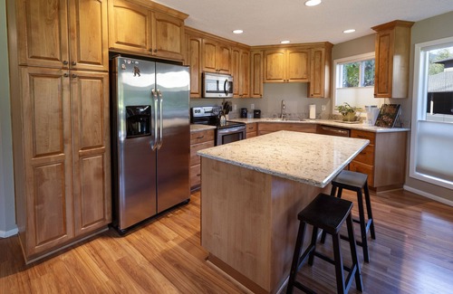 Welches Condo | Cozy Condo in Mount Hood Village! A short drive to hiking & Mt.Hood ski resorts!