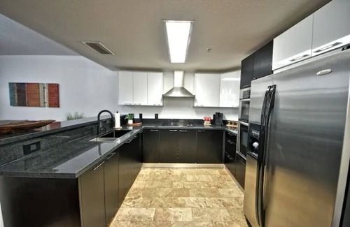 Brickell Condo | Cozy condo in Brickell with parking and pool