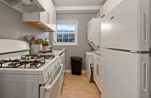 Huntington Condo | Cozy Condo in City: Just Steps to the Metro!