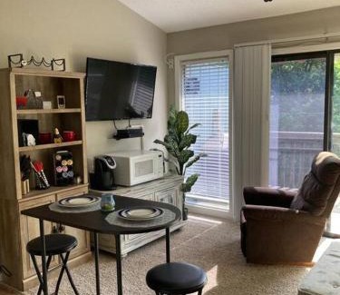 Village of Four Seasons Apartment | Cozy Condo on the 12-MM at the Lake of the Ozarks!