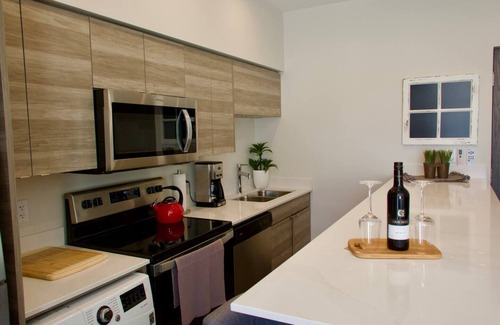 Vernon Condo | Cozy Condo Steps to Lake