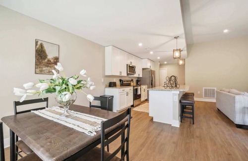 Williamsburg Condo | Cozy Condos w/Kitchens & Pet-Friendly