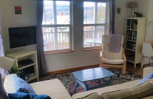 Hood River Apartment | Cozy & Convenient 2BR/1BA Downtown Apartment