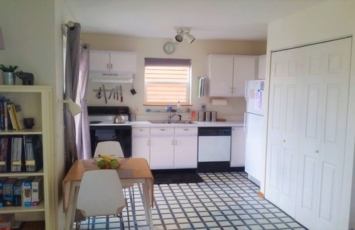 Hood River Apartment | Cozy & Convenient 2BR/1BA Downtown Apartment