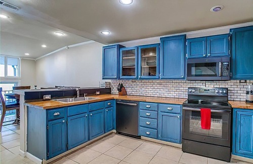 Euless House | Cozy, Convenient Townhome Living