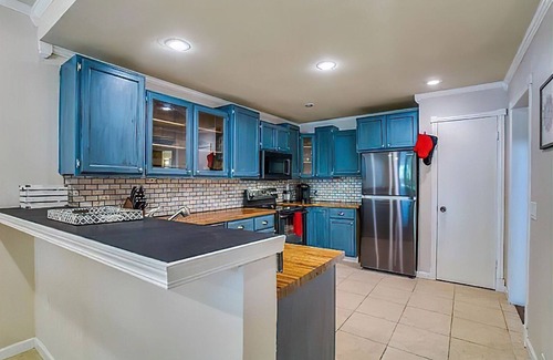 Euless House | Cozy, Convenient Townhome Living