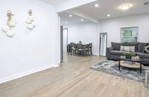 Browns Mill Park House | Cozy & Conveniently located 2 Bedroom house