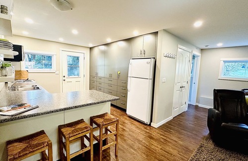 Saanich House | Cozy Converted Barn near Butchart Gardens