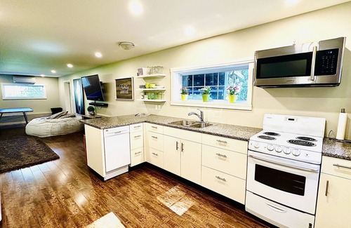 Saanich House | Cozy Converted Barn near Butchart Gardens