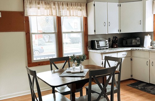 Corning House | Cozy Corning Cottage