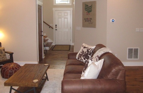 Black Mountain House | Cozy Cottage 15 min to AVL - Long Term Rate Specials - Ask owner!
