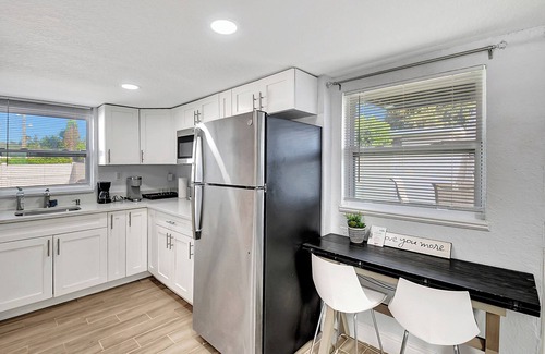Delray Beach House | Cozy Cottage 5 Min to Beach – Perfect for Couples