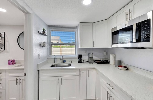 Delray Beach House | Cozy Cottage 5 Min to Beach – Perfect for Couples