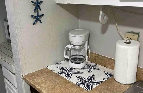 Jacarandas Cottage | Cozy cottage at Sunseekers Resort. Pool, pets,pickleball,close to everything!