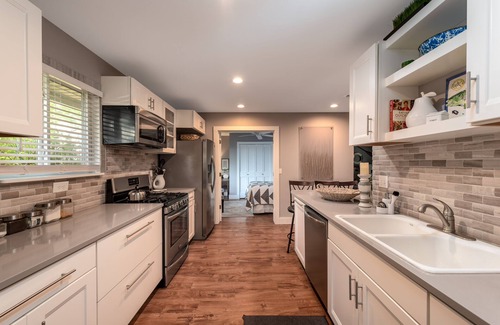 Harrison House | Cozy Cottage! All Sports Budd Lake near boat launch & neighborhood beach.