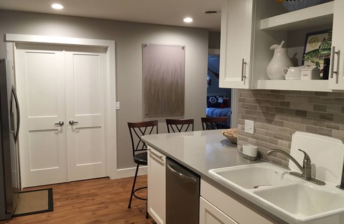 Harrison House | Cozy Cottage! All Sports Budd Lake near boat launch & neighborhood beach.