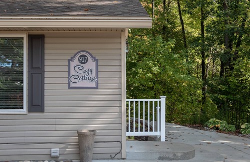 Harrison House | Cozy Cottage! All Sports Budd Lake near boat launch & neighborhood beach.