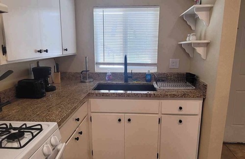 Paso Robles Cottage | Cozy Cottage Downtown Paso Robles. Centrally located.