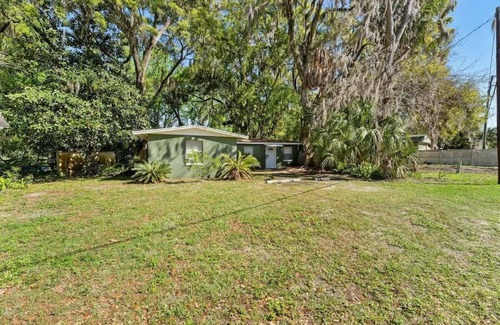 Chassahowitzka House | Cozy Cottage | Fenced Yard & Fire Pit