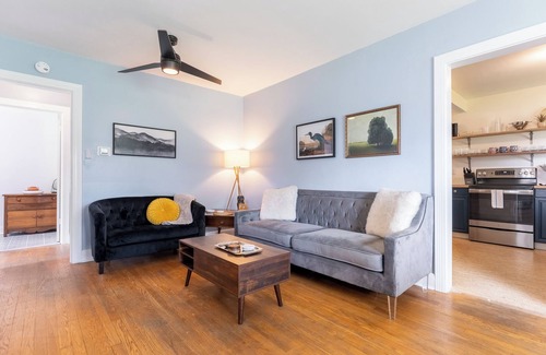 Greenwood House | Cozy Cottage | Fenced yard | Fire Pit!