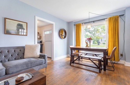 Greenwood House | Cozy Cottage | Fenced yard | Fire Pit!