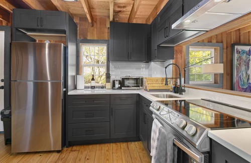 Woodfin Cabin | Cozy Cottage for Two - Asheville, NC