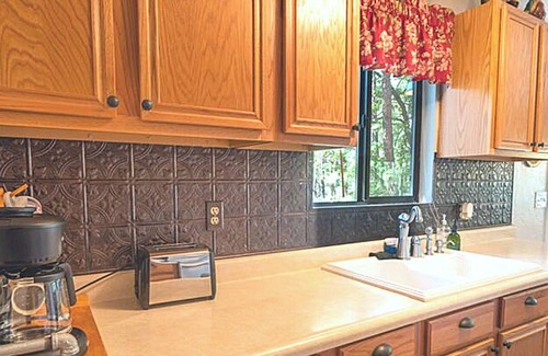 Strawberry Cottage | Cozy cottage getaway in quiet forested neighborhood