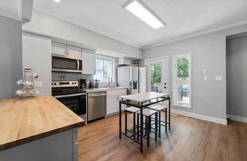 Columbia Cottage | Cozy Cottage Home - Walk to Downtown Columbia
