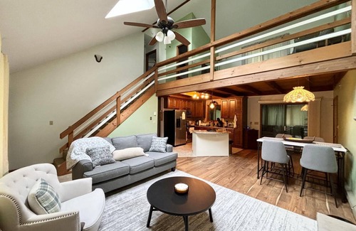 Hamlin Cottage | Cozy Cottage in Amenity Filled Hideout - Perfect All Seasons Lake Retreat