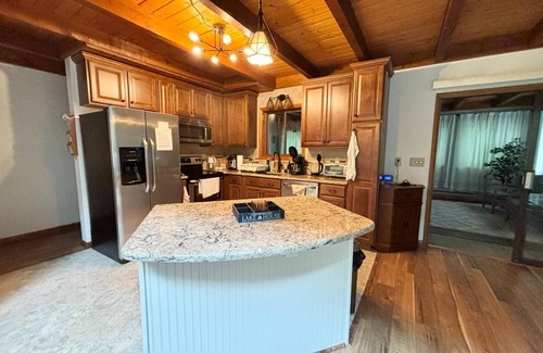 Hamlin Cottage | Cozy Cottage in Amenity Filled Hideout - Perfect All Seasons Lake Retreat