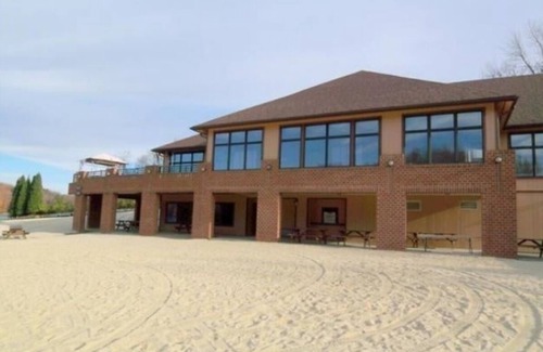 Hamlin Cottage | Cozy Cottage in Amenity Filled Hideout - Perfect All Seasons Lake Retreat