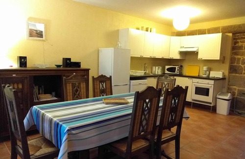 Penmarch Cottage | Cozy cottage in an authentic granite building 500m from the sea