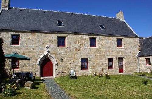 Penmarch Cottage | Cozy cottage in an authentic granite building 500m from the sea