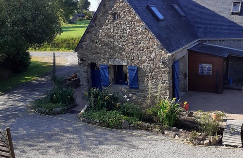Lannion House | Cozy cottage in large wooded garden