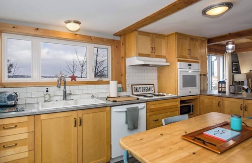 Downtown St. John's House | Cozy Cottage In The City With A View!