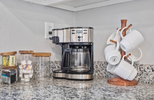 South Kansas City House | Cozy Cottage in Prairie Village WiFi PetsOk