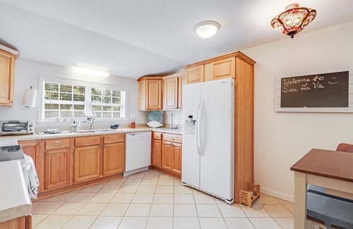 Gulfport Cottage | Cozy Cottage Near Beach Sleeps 9