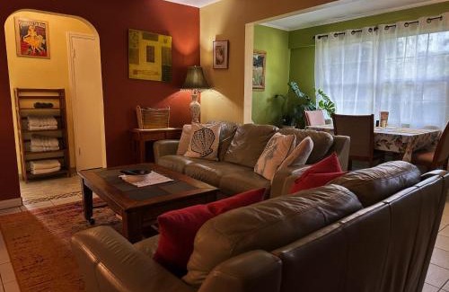 Arlington Park House | Cozy Cottage near Beaches and Downtown Sarasota VR-00163