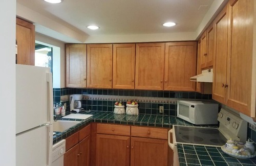 Carmel Point House | Cozy Cottage near the Sea and Carmel Beach